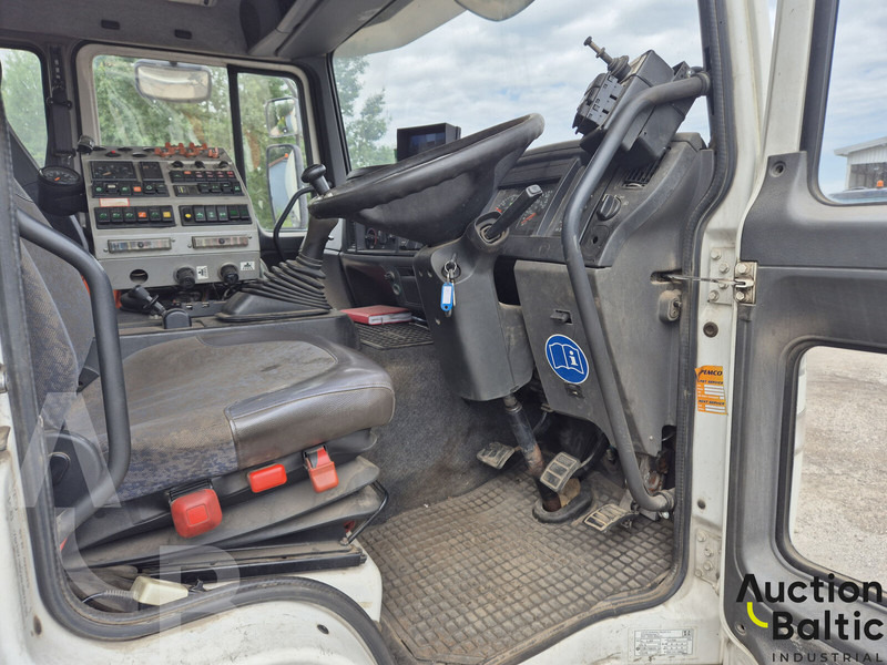 Balayeuse de voirie Volvo FL618: photos 7