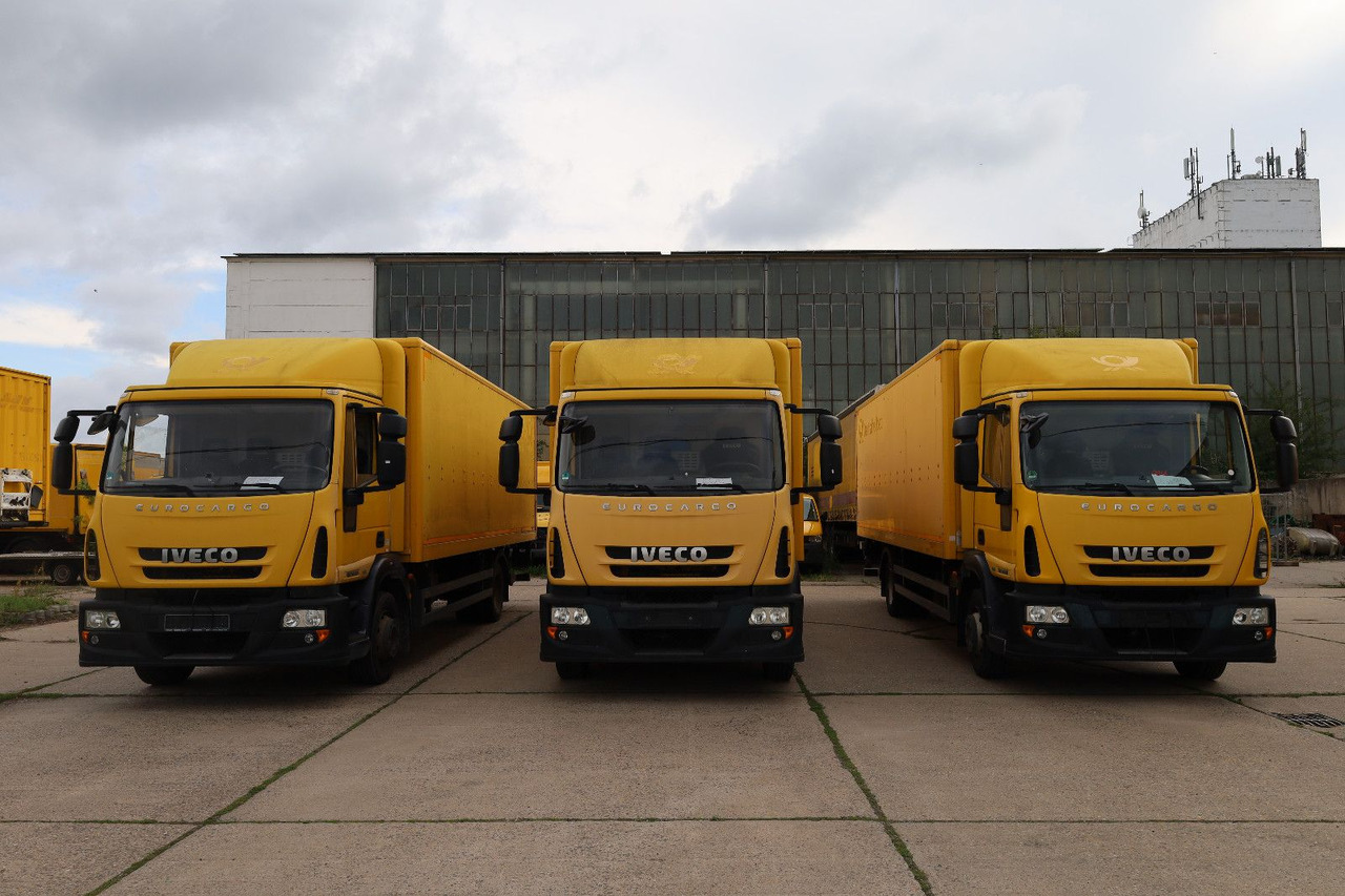 Iveco M122/Scheckheft/1. Hand/AHK - Camion fourgon: photos 1 Iveco M122/Scheckheft/1. Hand/AHK - Camion fourgon: photos 1