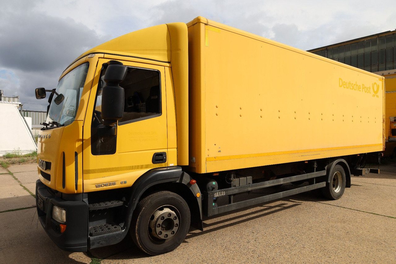 Iveco M122/Scheckheft/1. Hand/AHK - Camion fourgon: photos 2 Iveco M122/Scheckheft/1. Hand/AHK - Camion fourgon: photos 2