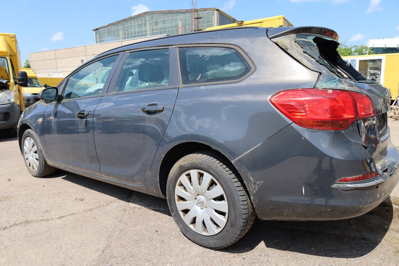 Opel Astra J Sports Tourer Edition - Voiture: photos 4 Opel Astra J Sports Tourer Edition - Voiture: photos 4