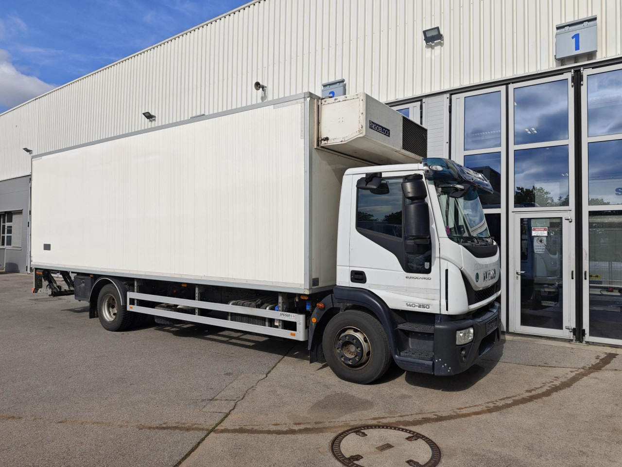 IVECO Iveco 140E25 2 Zonen-Figoblock - Camion frigorifique: photos 5 IVECO Iveco 140E25 2 Zonen-Figoblock - Camion frigorifique: photos 5