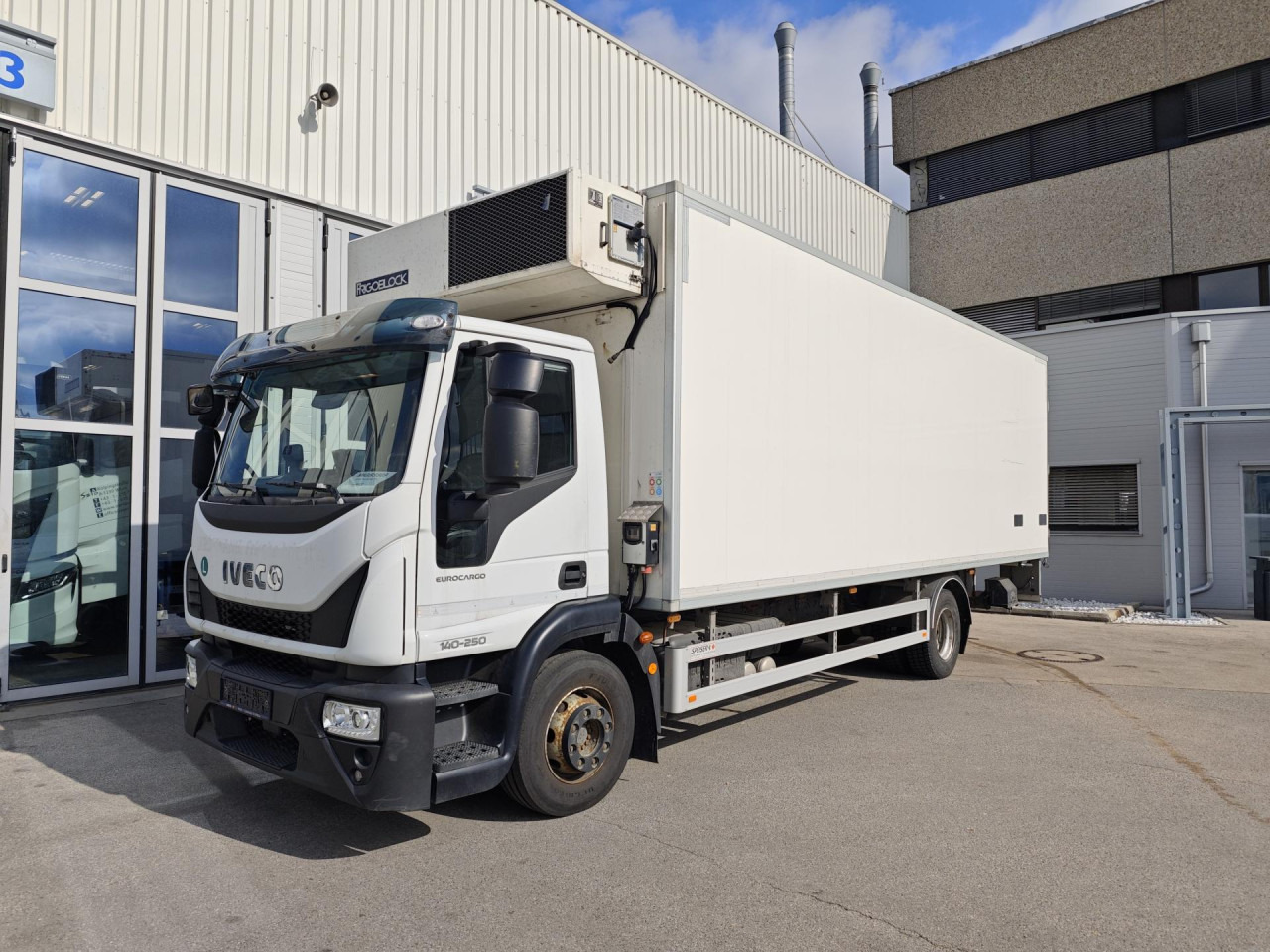 IVECO Iveco 140E25 2 Zonen-Figoblock - Camion frigorifique: photos 1 IVECO Iveco 140E25 2 Zonen-Figoblock - Camion frigorifique: photos 1