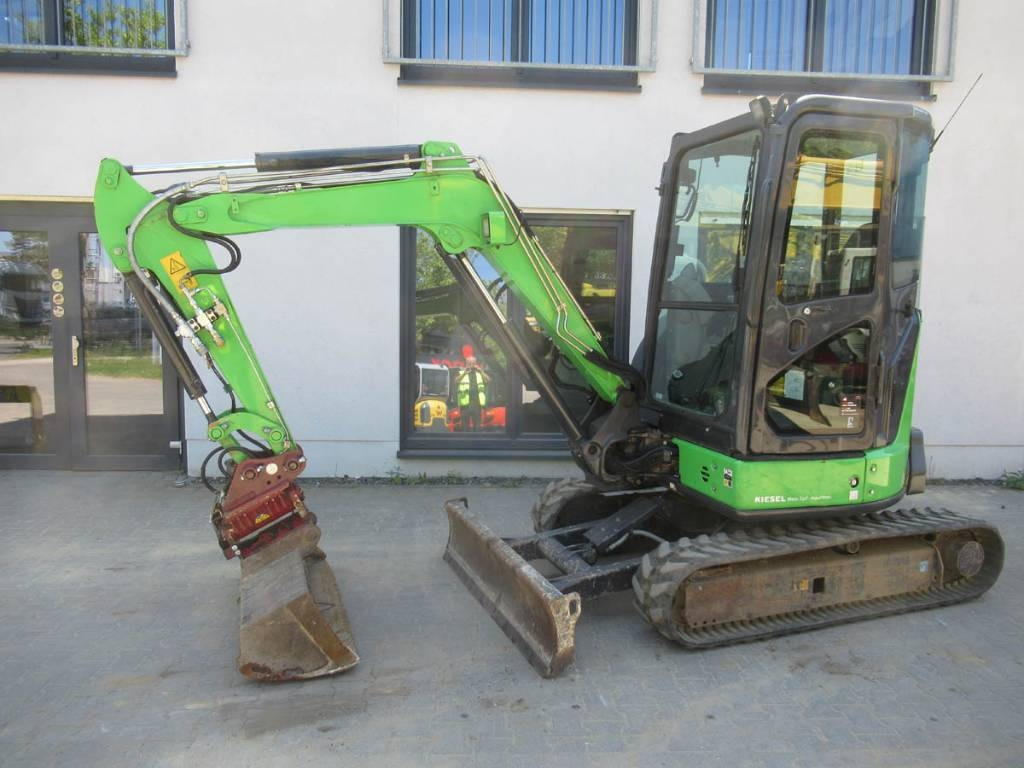 Hitachi ZX33U-6 Powertilt - Mini pelle: photos 1 Hitachi ZX33U-6 Powertilt - Mini pelle: photos 1