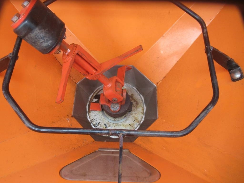 Epandeur de sable pour Véhicule de voirie/ Spécial neuf Rauch Axeo 2.1C: photos 6