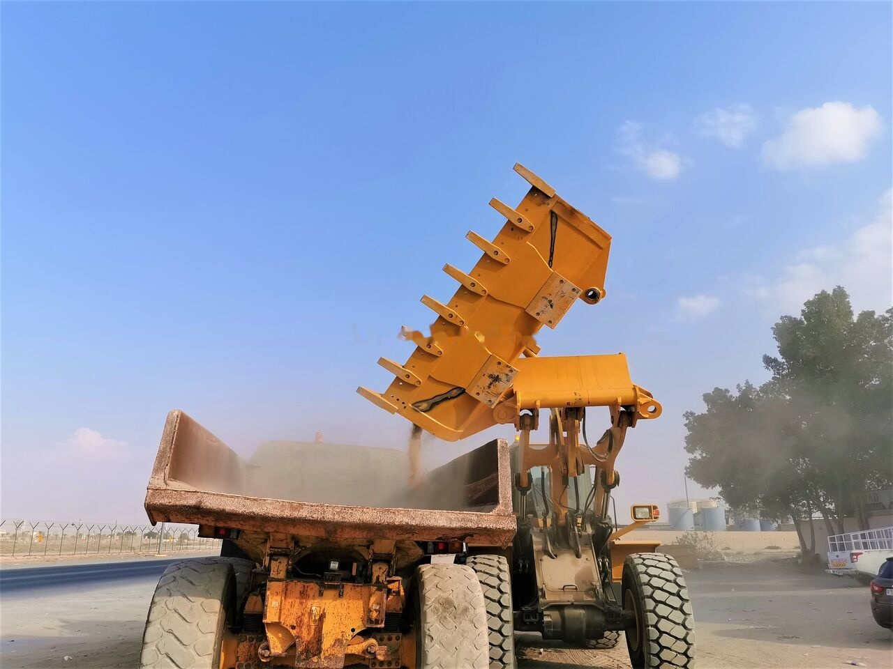 AME Side Dump Bucket - Godet pour chargeur pour Chargeuse: photos 1 AME Side Dump Bucket - Godet pour chargeur pour Chargeuse: photos 1