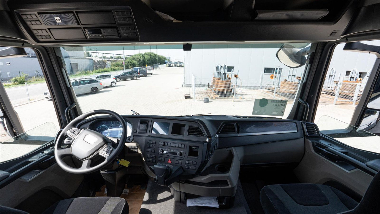 MAN 35.470 8x2 Kran F710 RA2.26 - Camion, Camion grue: photos 3 MAN 35.470 8x2 Kran F710 RA2.26 - Camion, Camion grue: photos 3