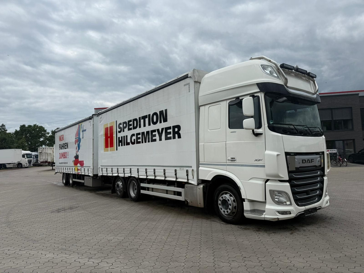 DAF XF 480 FAN LowDeck 6x2 Jumbo Inklusive Anhänger - Camion à rideaux coulissants: photos 1 DAF XF 480 FAN LowDeck 6x2 Jumbo Inklusive Anhänger - Camion à rideaux coulissants: photos 1