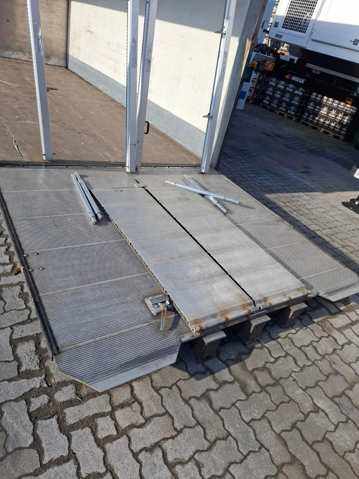 Getränke Abrollcontainer - Semi-remorque porte-conteneur/ Caisse mobile: photos 5 Getränke Abrollcontainer - Semi-remorque porte-conteneur/ Caisse mobile: photos 5
