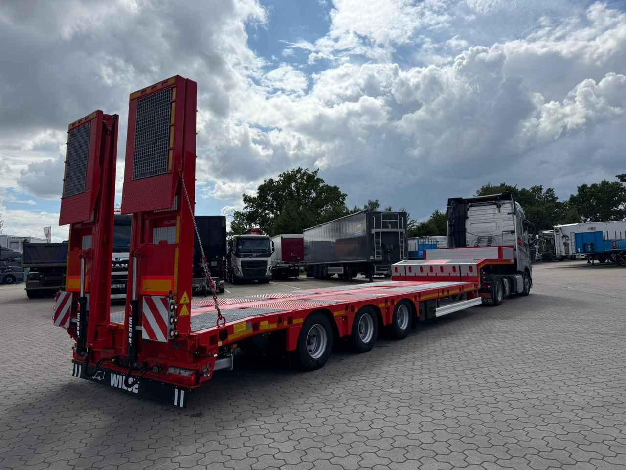 Kässbohrer SLS.HS Tieflader mit hydr. Schwanenhals Kässbohrer SLS.HS Tieflader mit hydr. Schwanenhals - Semi-remorque surbaissé: photos 4 Kässbohrer SLS.HS Tieflader mit hydr. Schwanenhals Kässbohrer SLS.HS Tieflader mit hydr. Schwanenhals - Semi-remorque surbaissé: photos 4