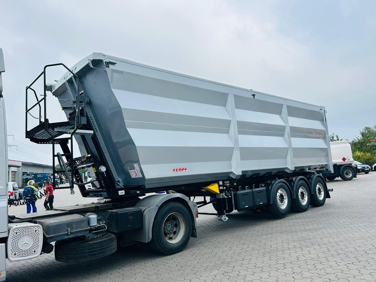 Kempf SKM 36/3 SHL-Light 3-Achs Stahl Kipper 51m³ - Semi-remorque benne: photos 1 Kempf SKM 36/3 SHL-Light 3-Achs Stahl Kipper 51m³ - Semi-remorque benne: photos 1