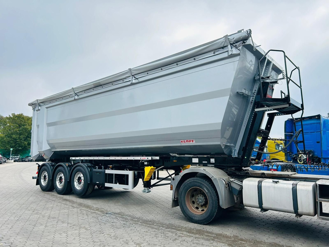 Kempf SKM 36/3 SR-Membran Stahl Halbrundmulde 50m³ - Semi-remorque benne: photos 3 Kempf SKM 36/3 SR-Membran Stahl Halbrundmulde 50m³ - Semi-remorque benne: photos 3
