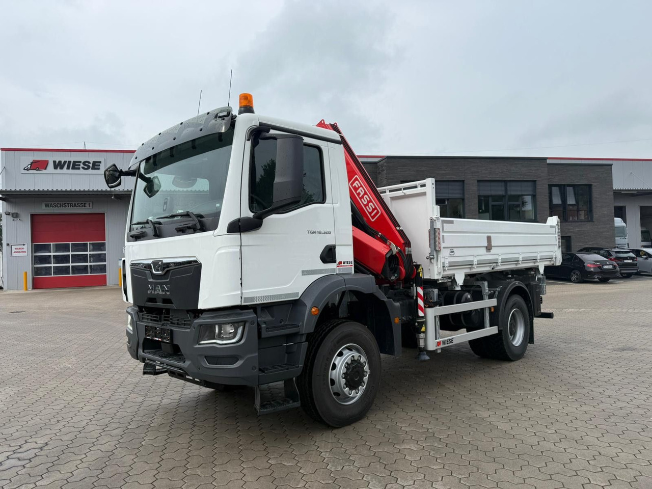 MAN 18.320 4x4 mit Fassi Ladekran Sofort Verfügbar - Camion benne, Camion grue: photos 1 MAN 18.320 4x4 mit Fassi Ladekran Sofort Verfügbar - Camion benne, Camion grue: photos 1