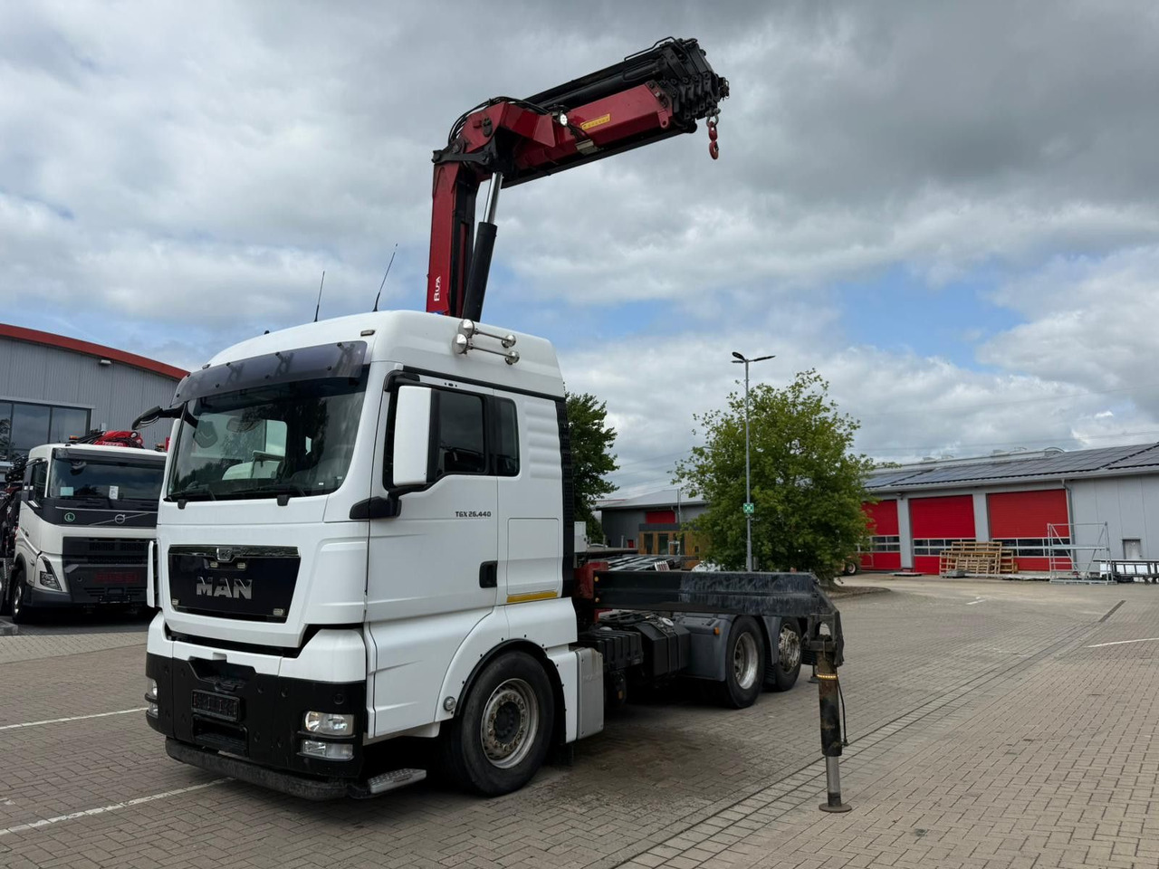 MAN TGX 26.440 6x2 mit HMF 3000-5 Kran TÜV NEU - Camion grue: photos 1 MAN TGX 26.440 6x2 mit HMF 3000-5 Kran TÜV NEU - Camion grue: photos 1