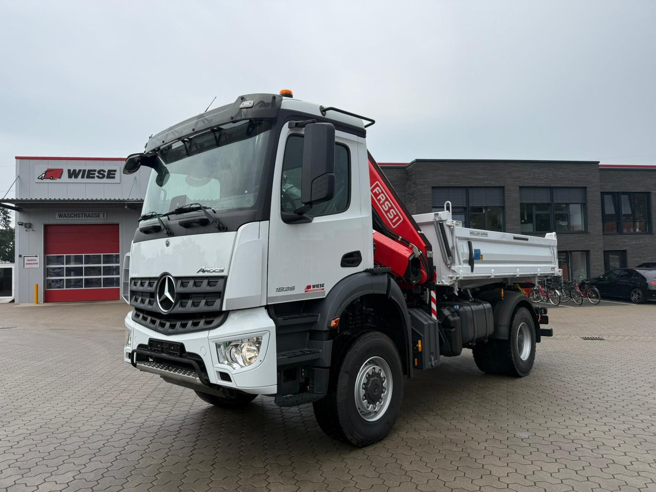 Mercedes-Benz Arocs 1835 4x2 Meiller Fassi F135 Kran Kipper - Camion benne, Camion grue: photos 1 Mercedes-Benz Arocs 1835 4x2 Meiller Fassi F135 Kran Kipper - Camion benne, Camion grue: photos 1