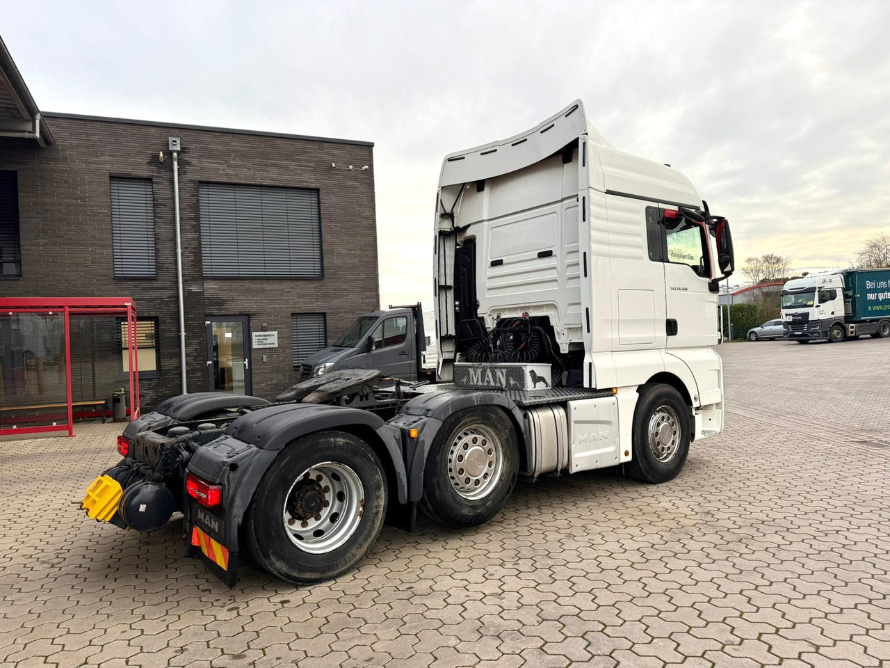 MAN TGX 26.500 6x2 Hydraulik Exklusiv Innenraum - Tracteur routier: photos 4 MAN TGX 26.500 6x2 Hydraulik Exklusiv Innenraum - Tracteur routier: photos 4