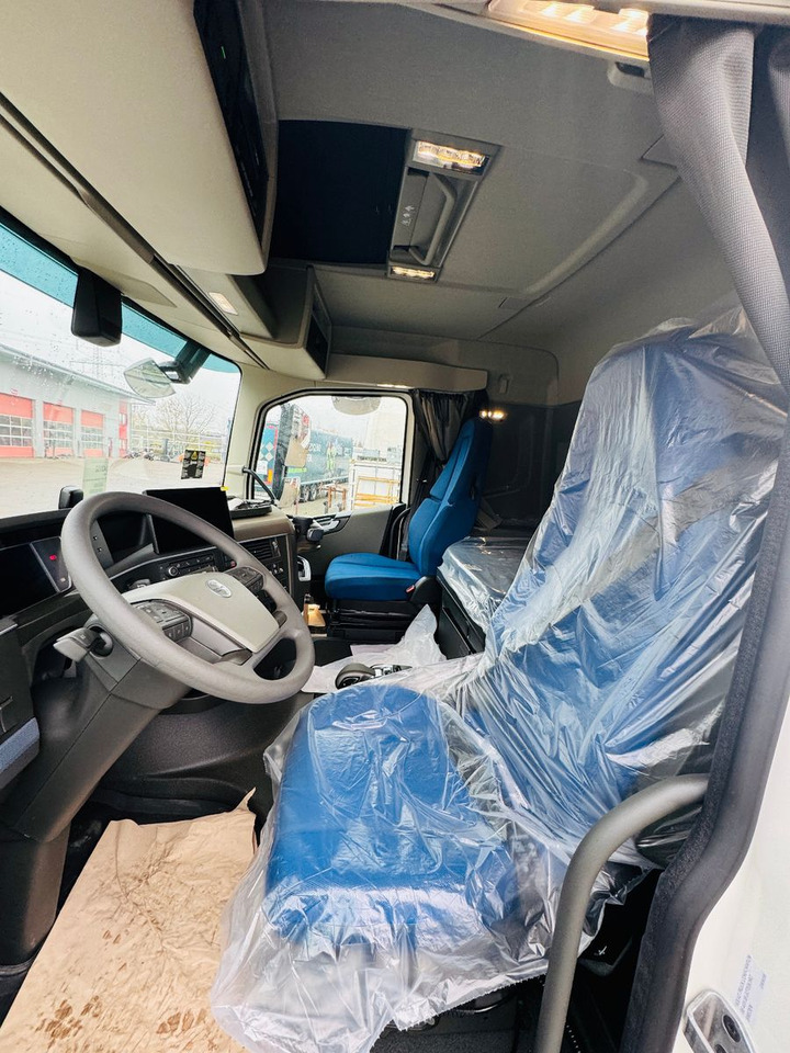 Volvo FH 500 8x4 Kran F710 RA2.27 Jib & Winde Sofort - Tracteur routier: photos 5 Volvo FH 500 8x4 Kran F710 RA2.27 Jib & Winde Sofort - Tracteur routier: photos 5