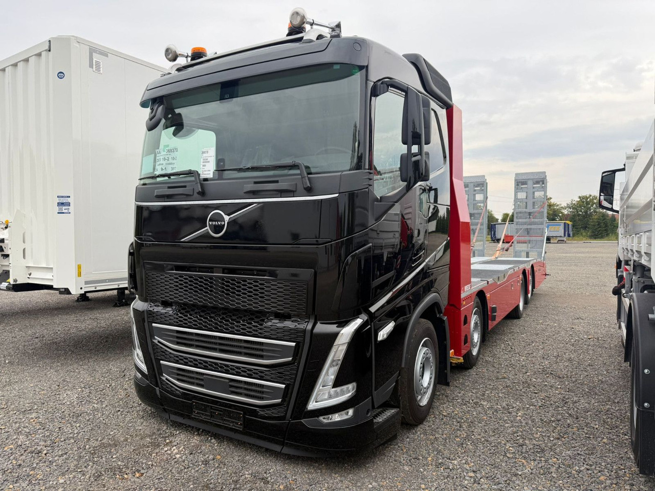 Volvo Arbeitsbühnen Baumaschinentransporter mit Rampen - Camion porte-voitures: photos 2 Volvo Arbeitsbühnen Baumaschinentransporter mit Rampen - Camion porte-voitures: photos 2