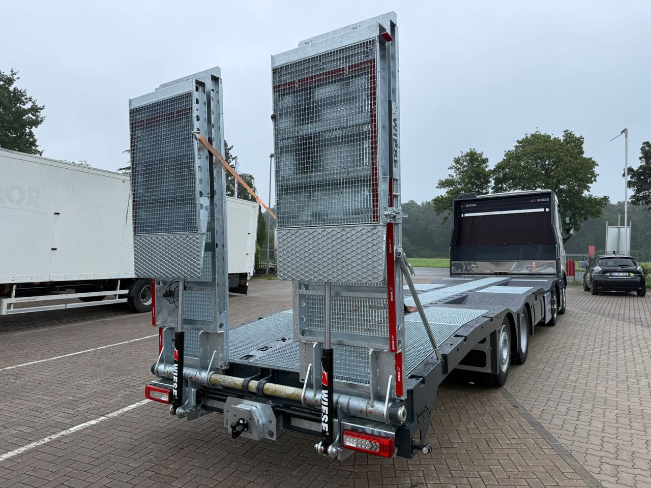 Volvo Arbeitsbühnen Baumaschinentransporter mit Rampen - Remorqueuse: photos 5 Volvo Arbeitsbühnen Baumaschinentransporter mit Rampen - Remorqueuse: photos 5