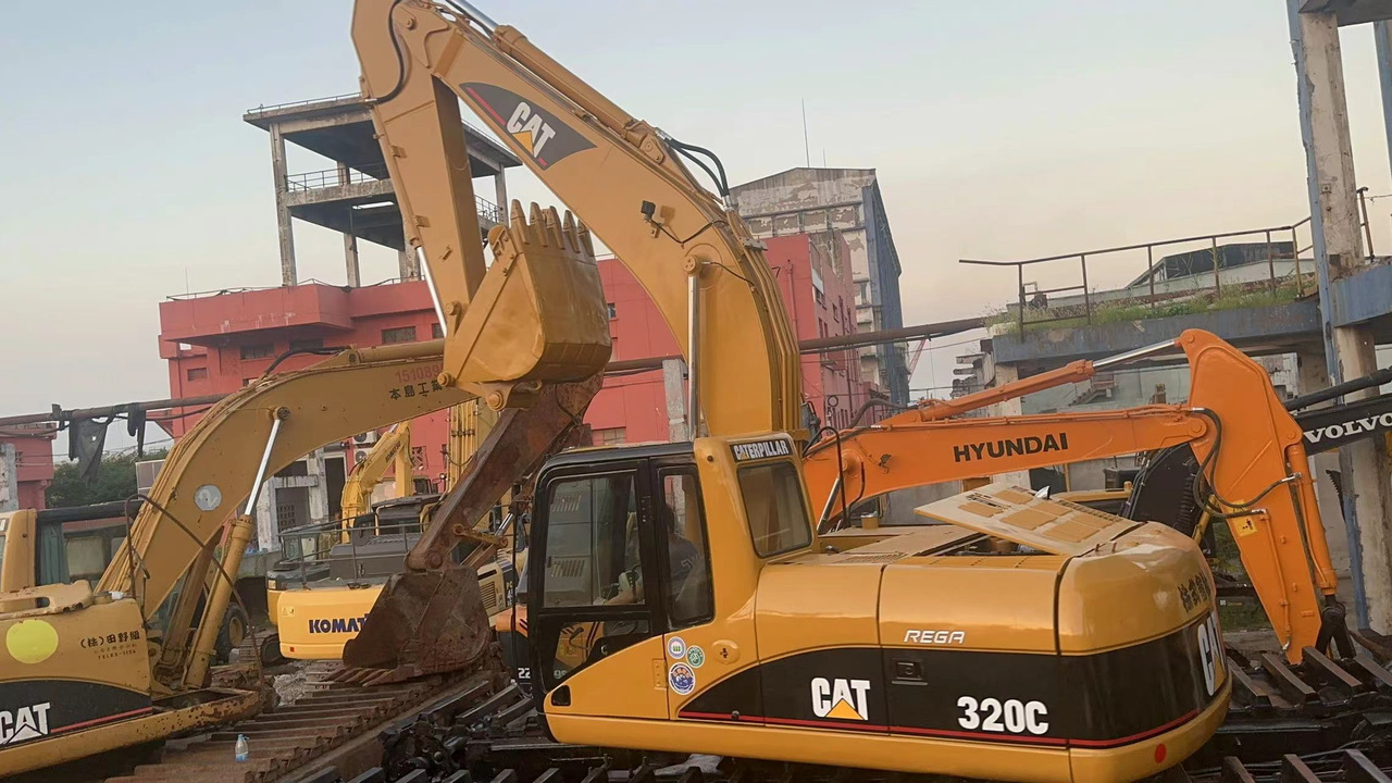 CATERPILLAR 320C - Excavatrice amphibie: photos 4 CATERPILLAR 320C - Excavatrice amphibie: photos 4