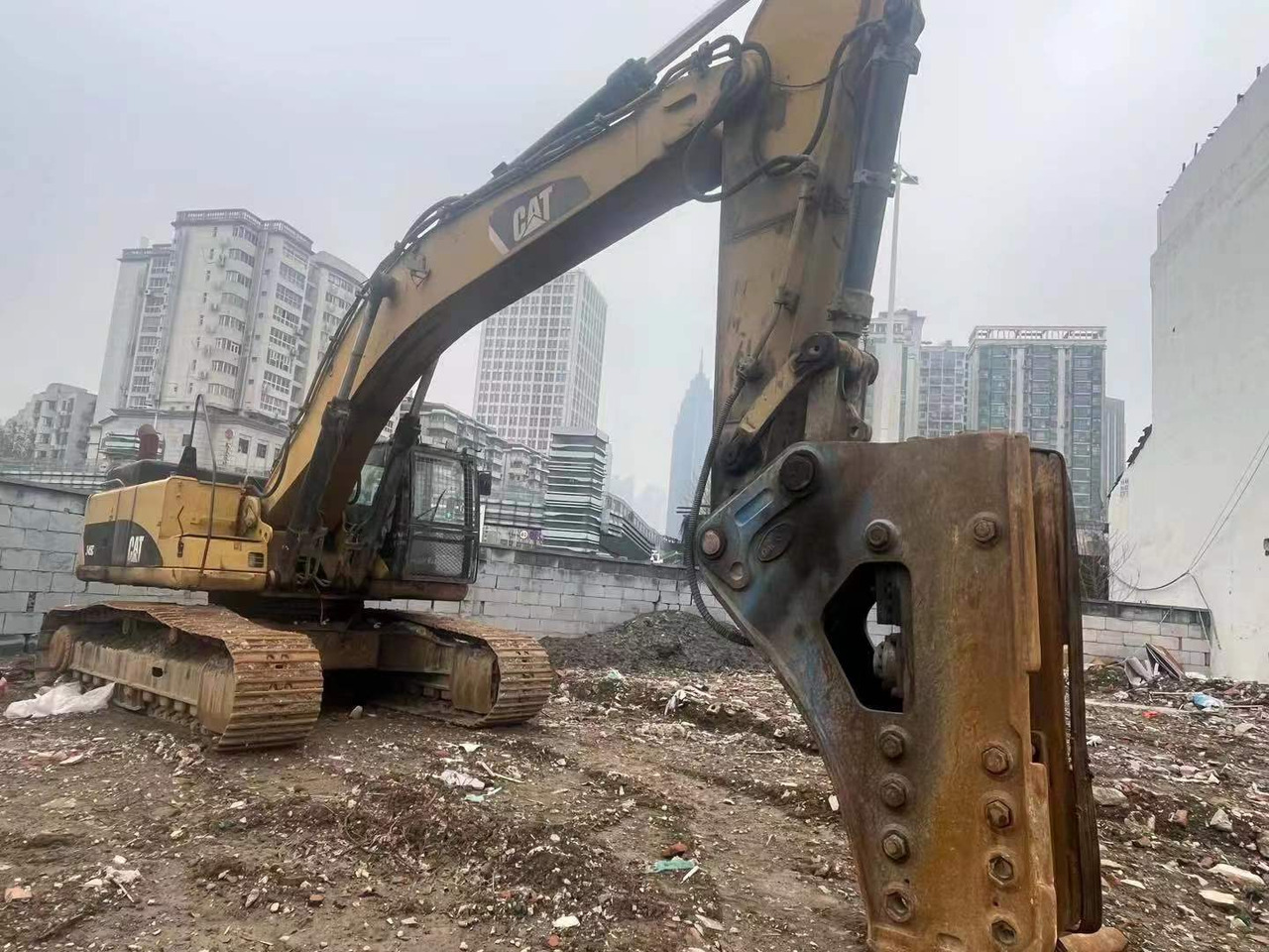 CATERPILLAR 345B - Pelle sur chenille: photos 3 CATERPILLAR 345B - Pelle sur chenille: photos 3