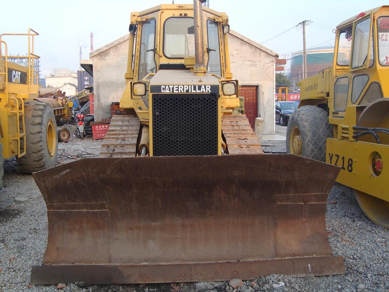CATERPILLAR D4H - Bulldozer: photos 3 CATERPILLAR D4H - Bulldozer: photos 3