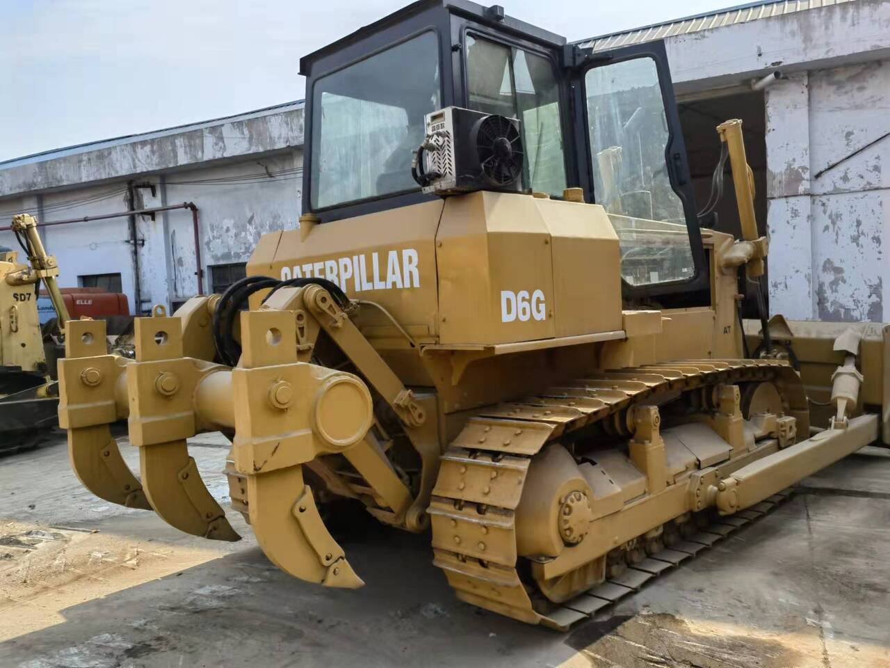 CATERPILLAR D6G - Bulldozer: photos 3 CATERPILLAR D6G - Bulldozer: photos 3