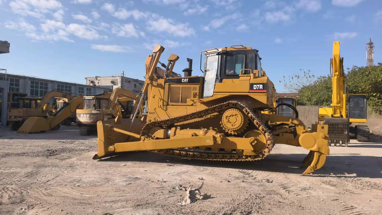 CATERPILLAR D7R - Bulldozer: photos 4 CATERPILLAR D7R - Bulldozer: photos 4