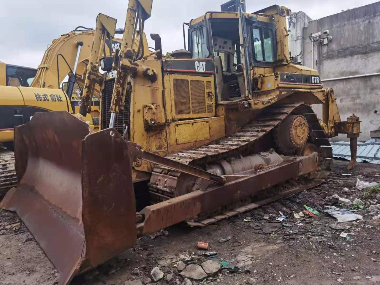 CATERPILLAR D7R - Bulldozer: photos 3 CATERPILLAR D7R - Bulldozer: photos 3