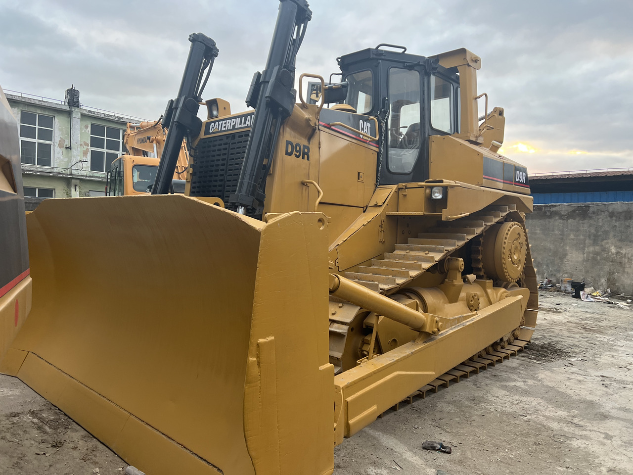 CATERPILLAR D9R - Bulldozer: photos 4 CATERPILLAR D9R - Bulldozer: photos 4