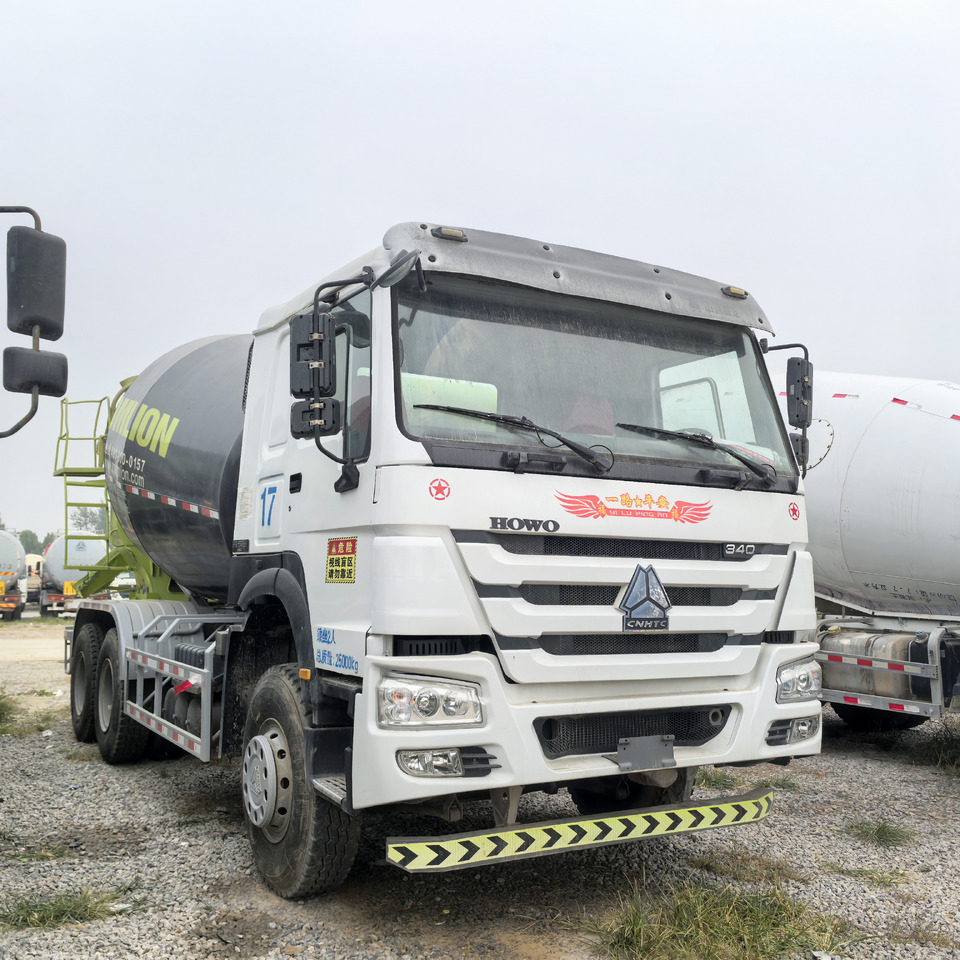 SINOTRUK Howo 6x4 mixer pump truck - Camion: photos 1 SINOTRUK Howo 6x4 mixer pump truck - Camion: photos 1