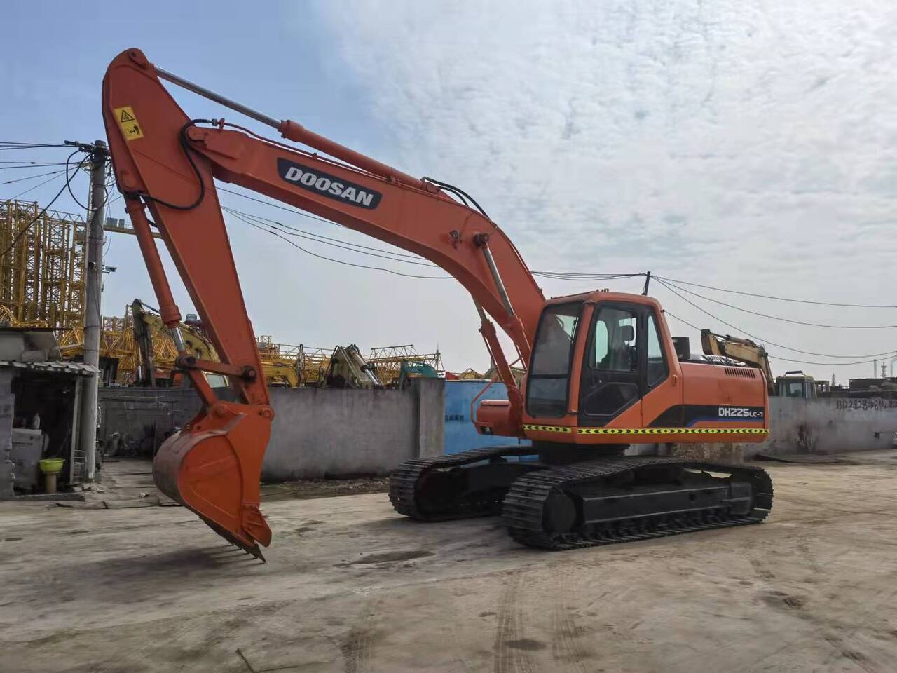 DOOSAN DH225LC-7 - Pelle sur chenille: photos 3 DOOSAN DH225LC-7 - Pelle sur chenille: photos 3