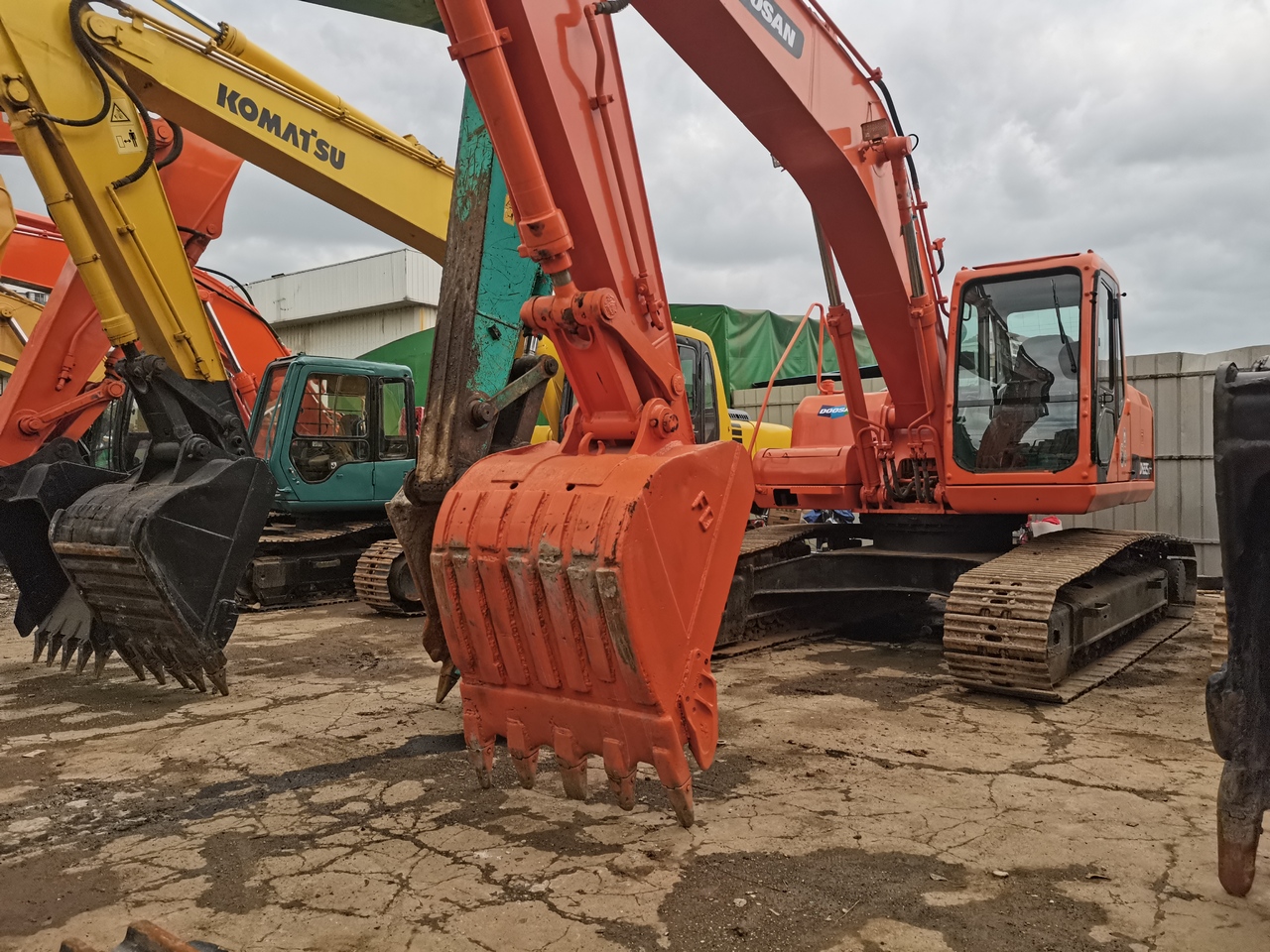DOOSAN DH225LC-7 - Pelle sur chenille: photos 3 DOOSAN DH225LC-7 - Pelle sur chenille: photos 3