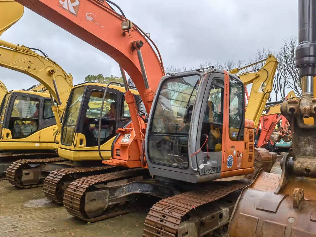 HITACHI ZX135US - Pelle sur chenille: photos 2 HITACHI ZX135US - Pelle sur chenille: photos 2