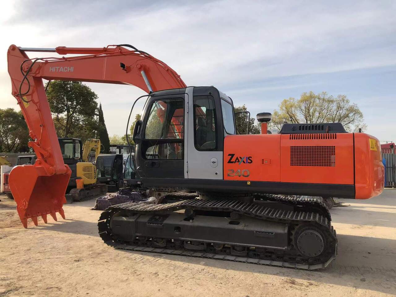 HITACHI ZX240 - Pelle sur chenille: photos 3 HITACHI ZX240 - Pelle sur chenille: photos 3