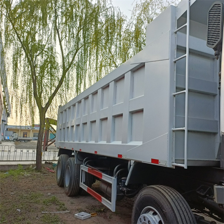 Camion benne HOWO HOWO371-tipper: photos 9 Camion benne HOWO HOWO371-tipper: photos 9