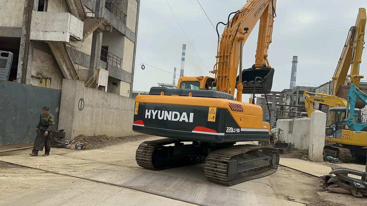 HYUNDAI 220LC-9S - Pelle sur chenille: photos 2 HYUNDAI 220LC-9S - Pelle sur chenille: photos 2