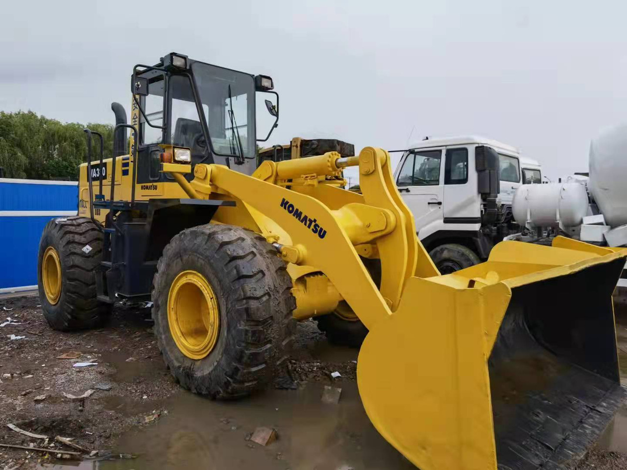 KOMATSU WA380 - Chargeuse sur pneus: photos 4 KOMATSU WA380 - Chargeuse sur pneus: photos 4