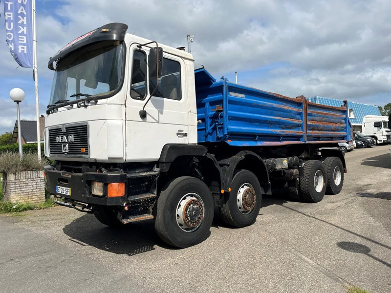 MAN 35.372 35 302 8X6 KIPPER MANUAL ZF GEARBOX FULL STEEL SPRING - Camion benne: photos 1 MAN 35.372 35 302 8X6 KIPPER MANUAL ZF GEARBOX FULL STEEL SPRING - Camion benne: photos 1