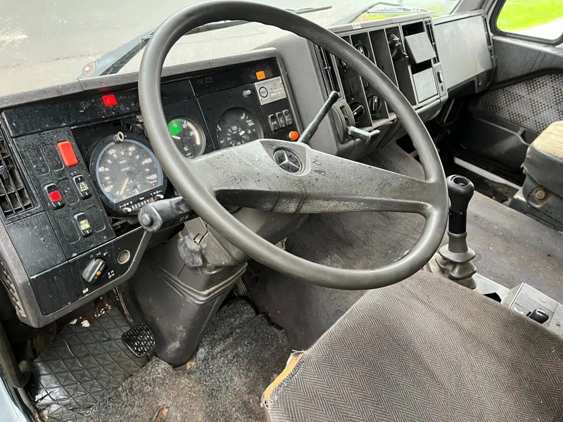 Photo d'intérieur 1: Camion plateau Mercedes-Benz SK 1850 V8 MANUAL GEARBOX BIG AXLE FULL STEEL SPRING RETARDER