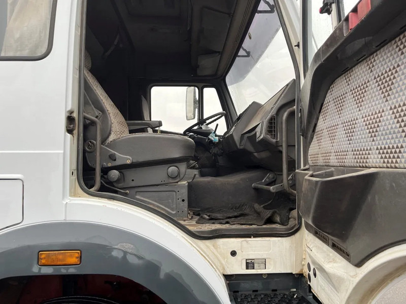Camion plateau Mercedes-Benz SK 1850 V8 MANUAL GEARBOX BIG AXLE FULL STEEL SPRING RETARDER: photos 6