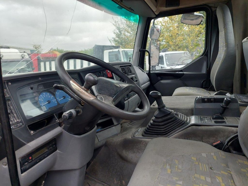 Photo d'intérieur 1: Châssis cabine Renault Kerax 270 DCI FULL STEEL SPRING BIG AXLE