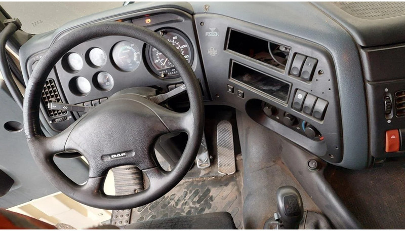 Photo d'intérieur 3: Tracteur routier DAF XF 95.430 4x2 EURO 2 Manual Gearbox