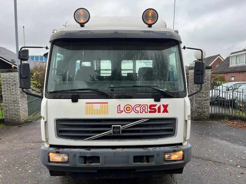 Volvo FL 611 FL6 11 4x2 with TANK, possible to remove the tank - Camion citerne: photos 2 Volvo FL 611 FL6 11 4x2 with TANK, possible to remove the tank - Camion citerne: photos 2