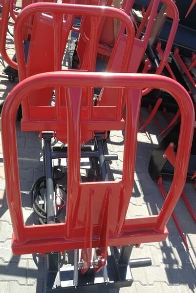 METAL-TECHNIK New Rundballenzange/ Bale clamp/ Chwytak do bel - Grappin pour Machine agricole: photos 2 METAL-TECHNIK New Rundballenzange/ Bale clamp/ Chwytak do bel - Grappin pour Machine agricole: photos 2