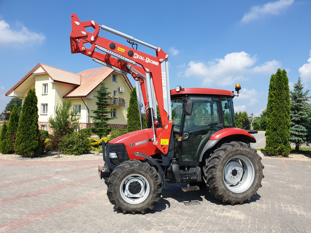 Metal-Technik Ładowacz czołowy do CASE FARMALL - Chargeur frontal pour tracteur pour Tracteur agricole: photos 1 Metal-Technik Ładowacz czołowy do CASE FARMALL - Chargeur frontal pour tracteur pour Tracteur agricole: photos 1