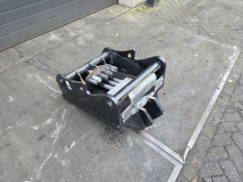 Oilquick kopplaat oq70/55 adaptor plate oilquick 70 55 steelwrist - Attache rapide pour Engins de chantier: photos 5 Oilquick kopplaat oq70/55 adaptor plate oilquick 70 55 steelwrist - Attache rapide pour Engins de chantier: photos 5