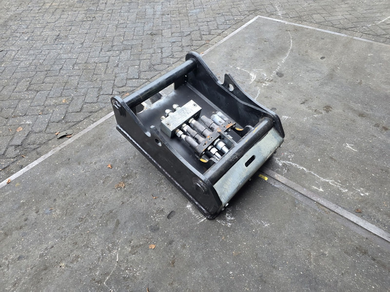 Oilquick kopplaat oq70/55 adaptor plate oilquick 70 55 steelwrist - Attache rapide pour Engins de chantier: photos 3 Oilquick kopplaat oq70/55 adaptor plate oilquick 70 55 steelwrist - Attache rapide pour Engins de chantier: photos 3