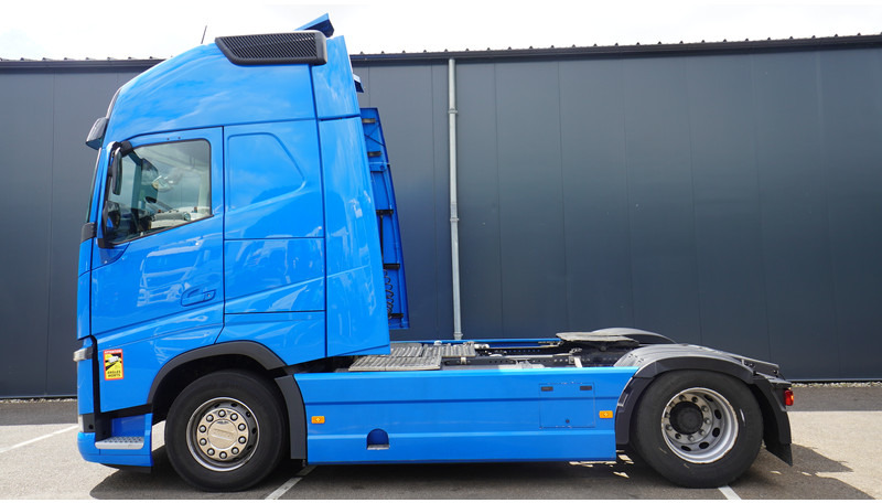 Tracteur routier Volvo FH 460 LNG GLOBETROTTER TRUCK WITH 839.000KM