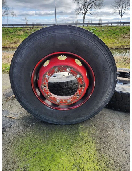 Tyres 18X 315-70/80/295x 22.5 INC RIMS, MUST GO - Pneu pour Camion: photos 2 Tyres 18X 315-70/80/295x 22.5 INC RIMS, MUST GO - Pneu pour Camion: photos 2