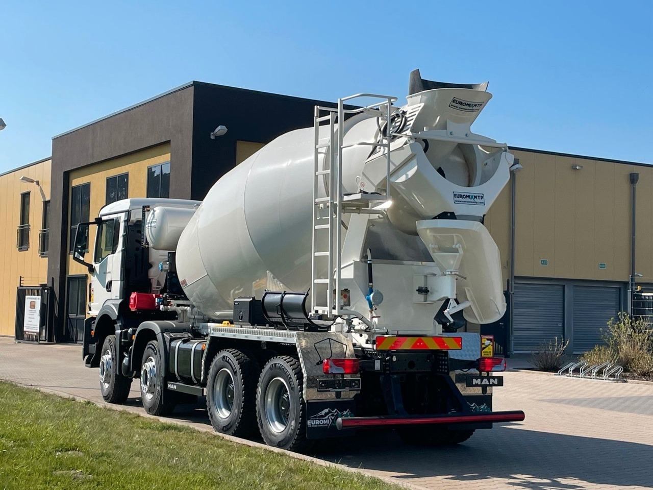 MAN TGS 35.470 8x4 EuromixMTP EM 10 L 10xVORHANDEN - Camion malaxeur: photos 4 MAN TGS 35.470 8x4 EuromixMTP EM 10 L 10xVORHANDEN - Camion malaxeur: photos 4
